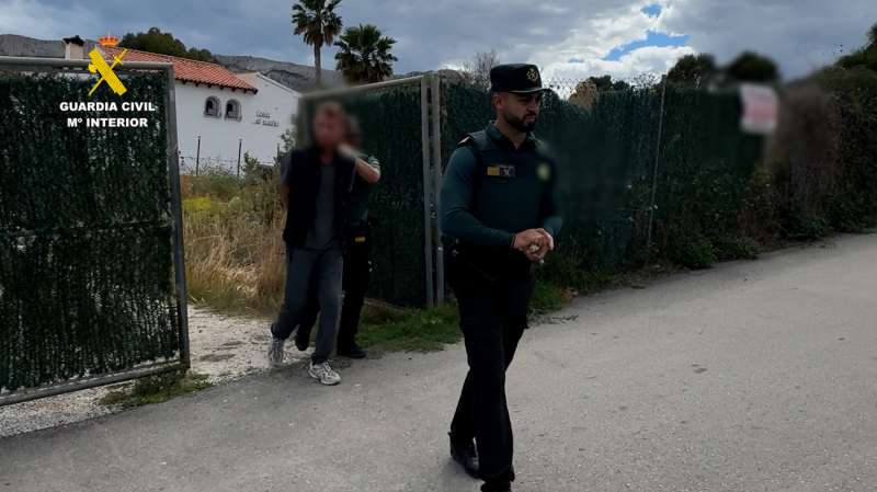 Detenido por 17 robos cometidos en viviendas de Benissa, Teulada y Calp. EFE/Guardia Civil
