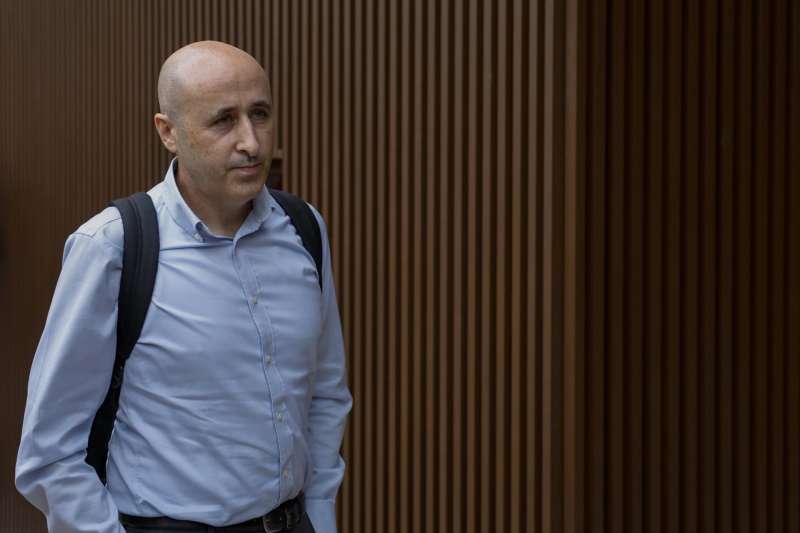 El presidente de la Confederación Hidrográfica del Júcar (CHJ), Miguel Polo, a su llegada este viernes a los juzgados de Catarroja. EFE/Ana Escobar
