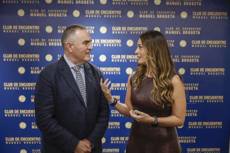 El vicepresidente segundo y conseller para la Recuperacin Econmica y Social de la Comunitat Valenciana, Francisco Jos Gan Pampols, y la comisionada especial del Gobierno para la reconstruccin tras la dana, Zulima Prez, en una imagen reciente. EFE/Biel Alio
