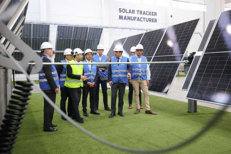 Mazn visita la fbrica de seguidores solares de PV Hardware (PVH), en Cheste. EPDA