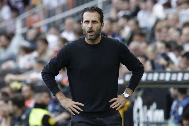 El entrenador del Valencia CF, Rubén Baraja, durante un partido de Liga en Mestalla. EFE/Biel Aliño/Archivo

