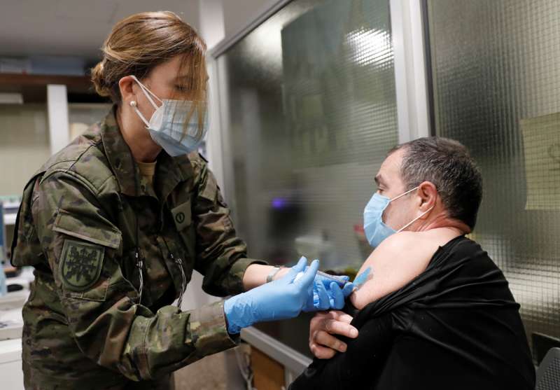 Equipos militares de inmunizaciÃ³n vacunan contra la covid en la Comunitat Valenciana. /EFE