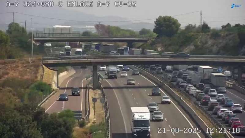 Retención en la A-7 en sentido Castellón por un accidente a la altura de Paterna. /DGT