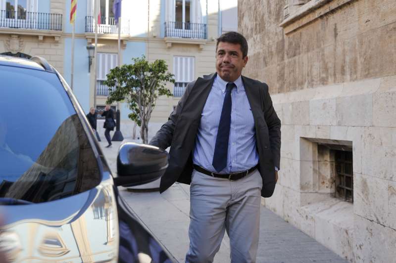 El president de la Generalitat, Carlos Mazn, a su llegada este martes al pleno del Consell en el Palau de la Generalitat. EFE/Manuel Bruque
