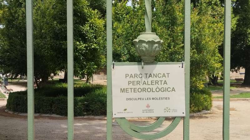 Imagen de archivo de un parque cerrado por alerta meteorológica en Valencia. /EPDA