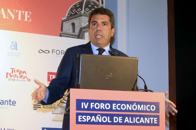 El president de la Generalitat, Carlos Mazón, durante su intervención en la inauguración del IV Foro Económico Español de Alicante, organizado por El Español de Alicante. EFE/Morell
