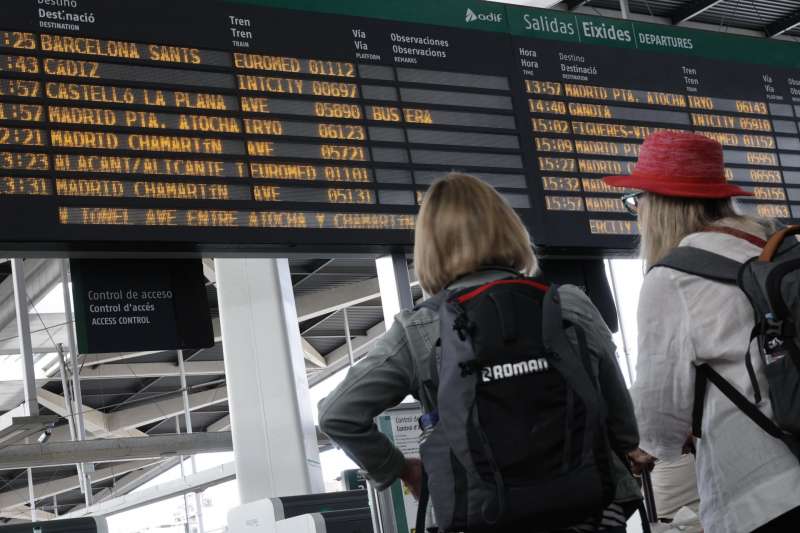 Estación de ferrocarril Joaquín Sorolla en Valencia este domingo.. EFE/ Kai Försterling
