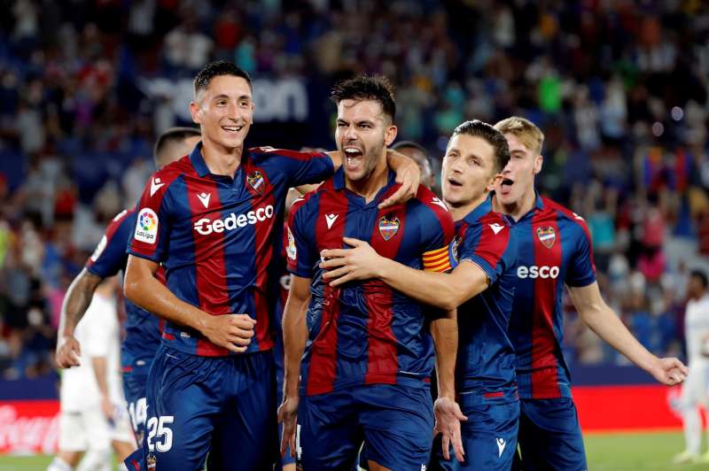 Jugadores del Levante festejan un gol. EFE/Juan Carlos CÃ¡rdenas


