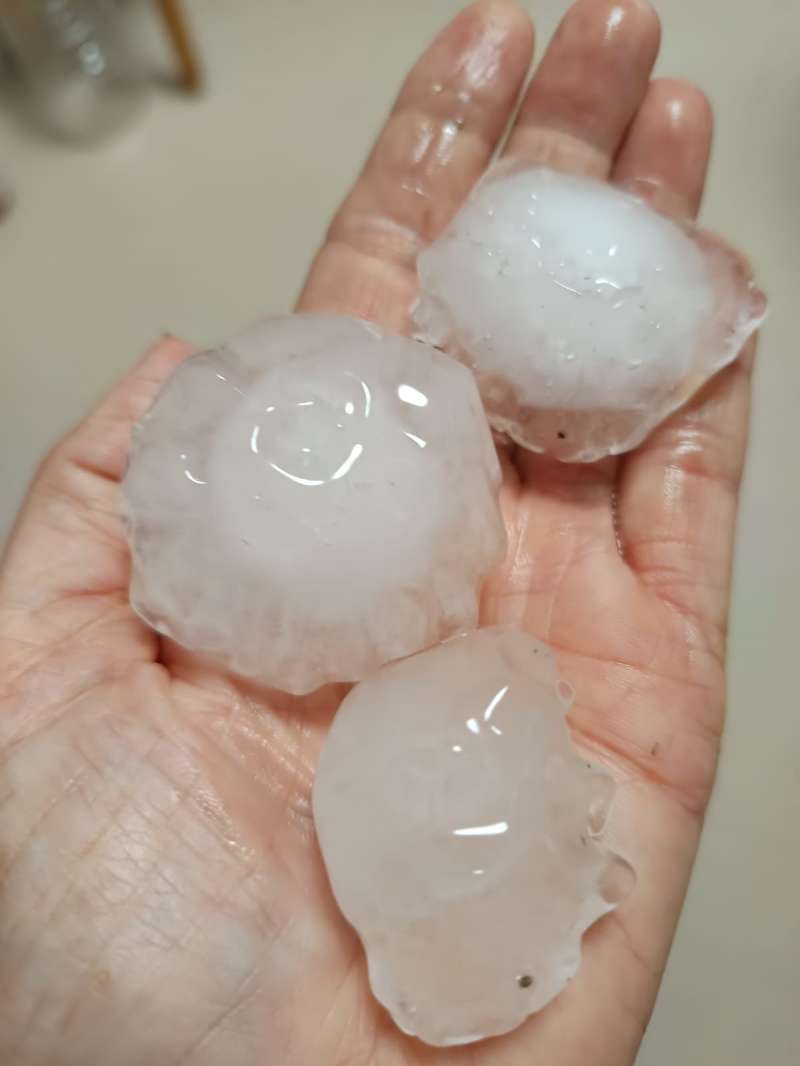 Granizo caído este sábado en la Vilavella. /Maria Rosario Carratalà