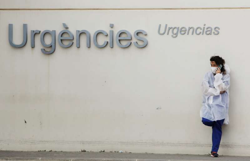 Médica en la entrada de urgencias. /EPDA