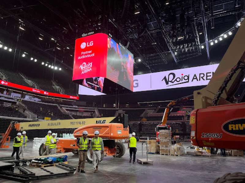 Primera prueba oficial de las nuevas pantallas del Roig Arena / A.Patio / EPDA