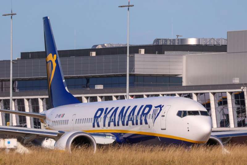 Imagen de archivo de un avión de Ryanair EFE/EPA/OLIVIER HOSLET